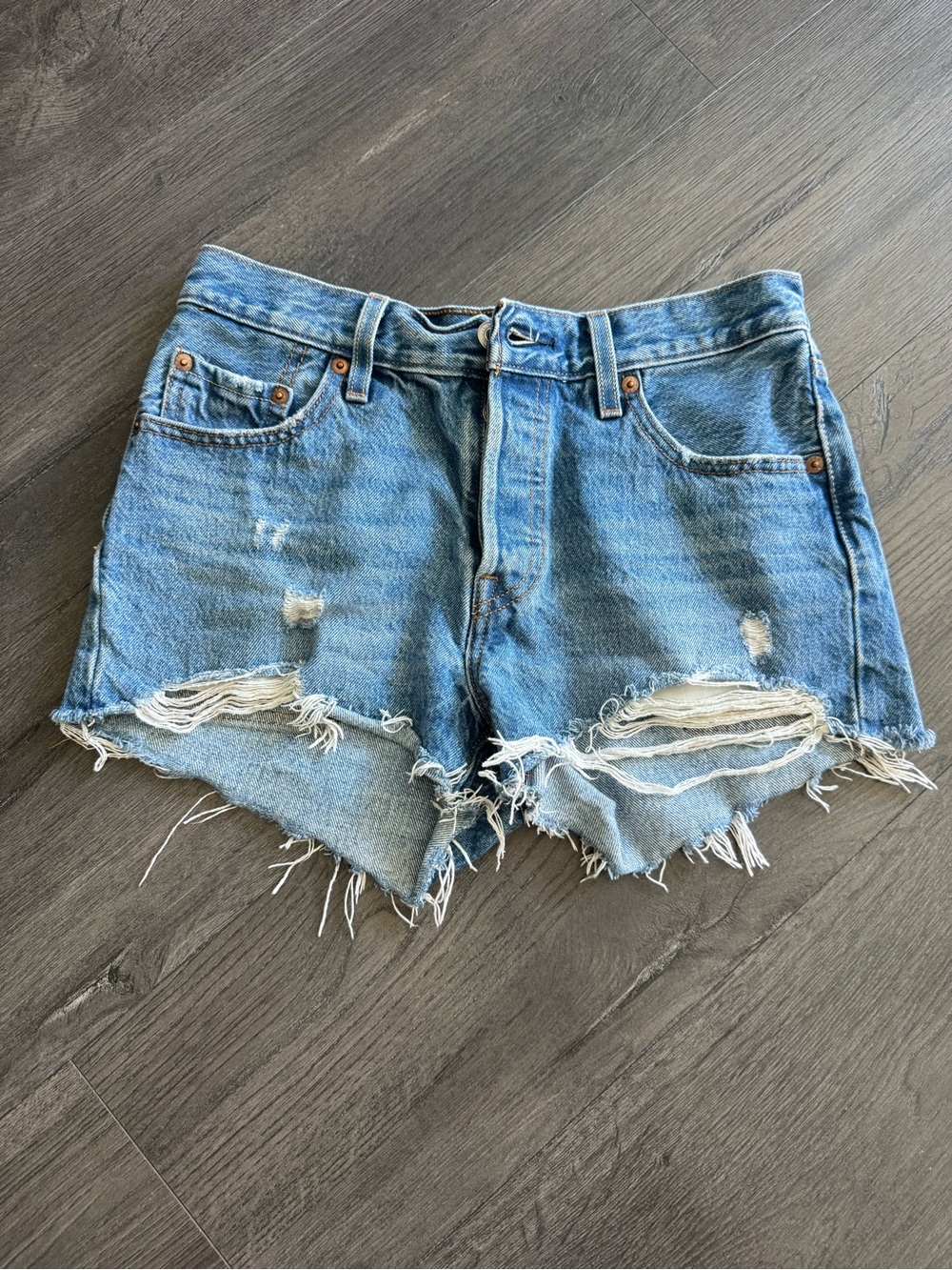 501 Levi Mid Rise Distressed Denim Shorts - Size 25 - Picture 2 of 5